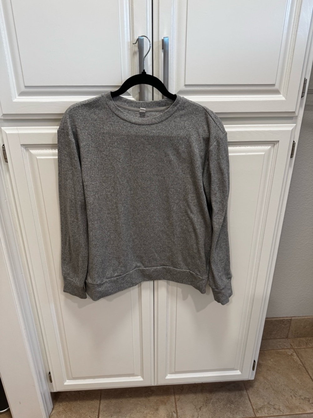 Uniqlo Gray Crewneck Sweatshirt